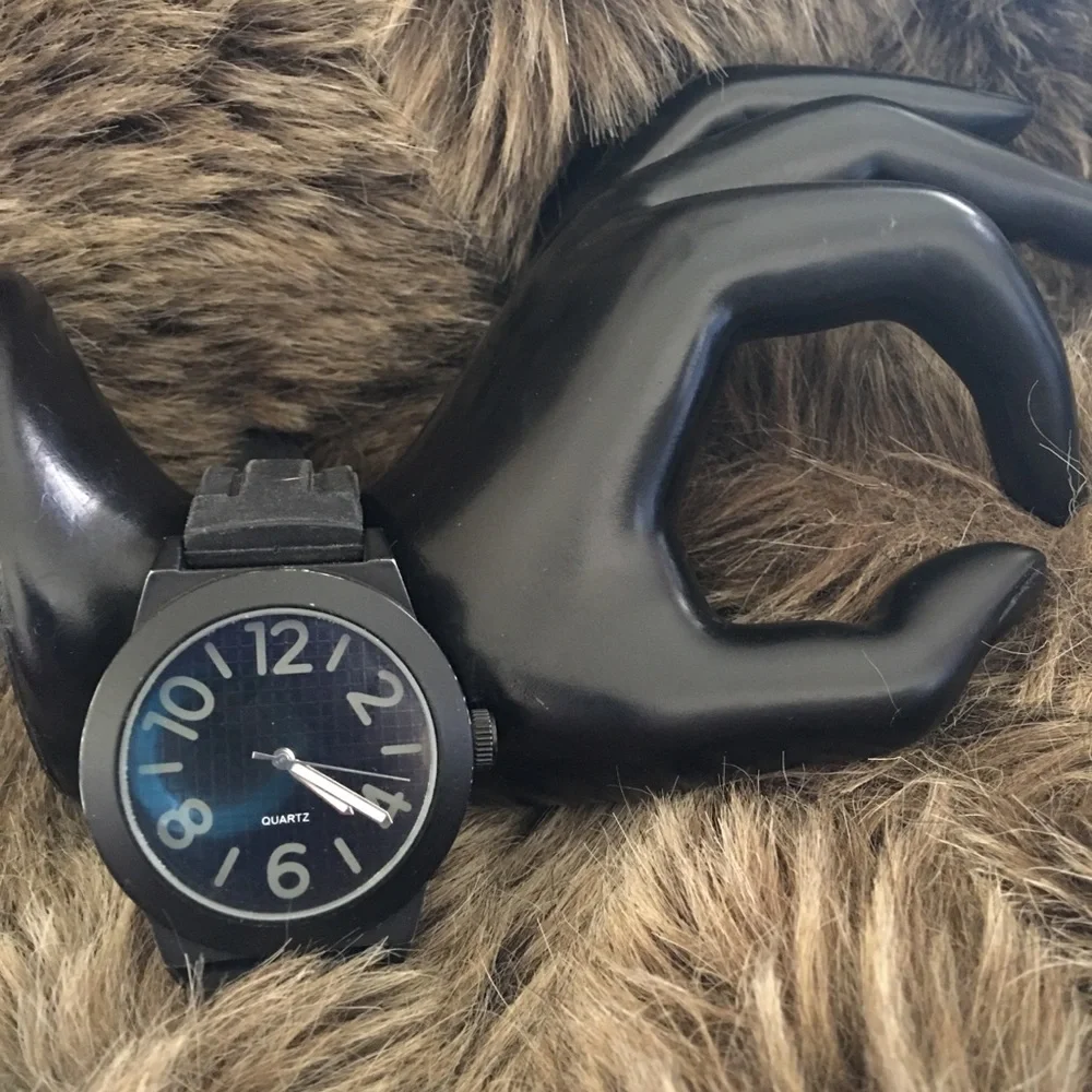 Unisex black silicone band quartz watch new